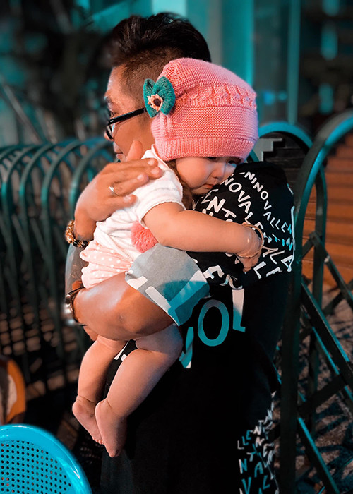 Bà xã của Khánh Đơn sinh con gái vào tháng 9/2019.