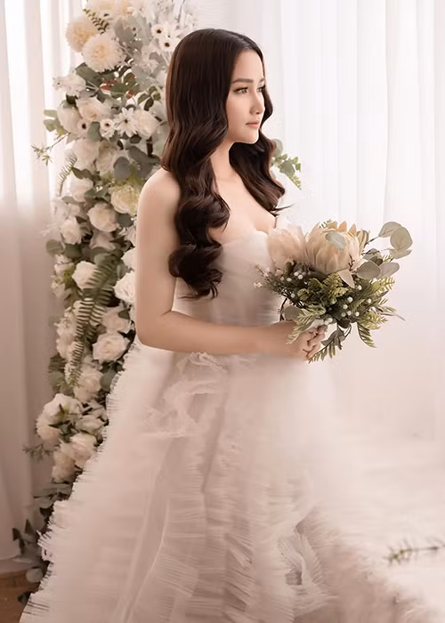 Khoe thiệp cưới, Huỳnh Như tiết lộ lý do chọn Khánh Đơn làm chồng.