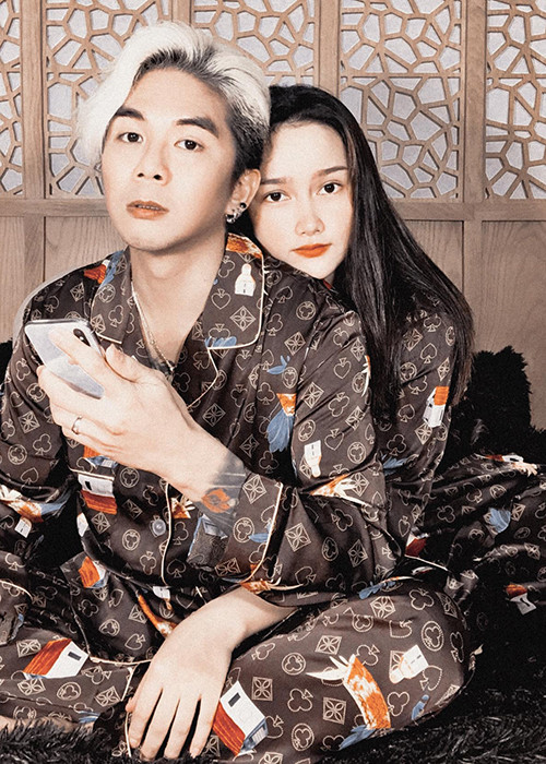 Theo Zing, Huỳnh Như và Khánh Đơn đăng ký kết hôn vào cuối tháng 12/2018 sau khoảng 1 năm hẹn hò.