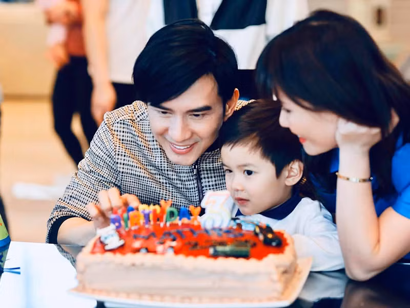 Nhiều người đoán chắc bé Thiên Từ sẽ sở hữu khối tài sản "khủng" từ bố mẹ nổi tiếng, giàu có.