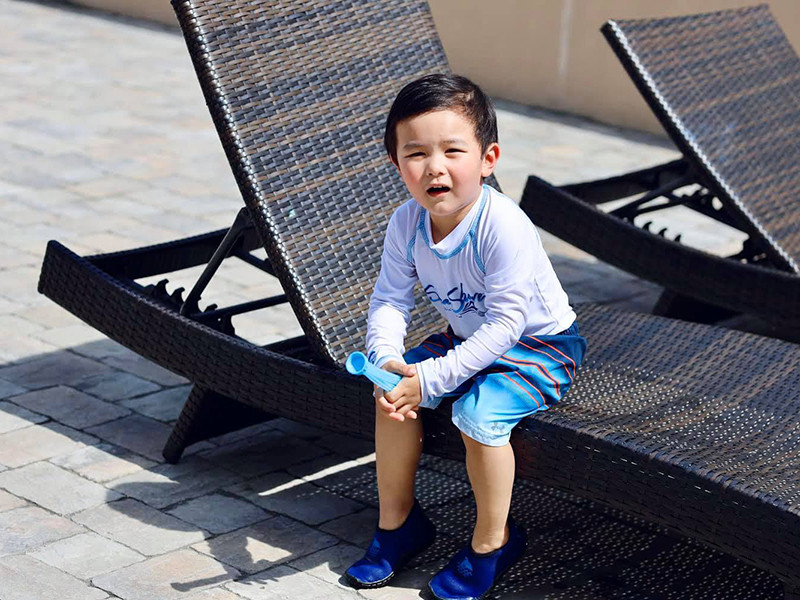 Thiên Từ biết một số chữ bằng tiếng Tây Ban Nha, tiếng Hoa và nói giỏi tiếng Việt, tiếng Anh.