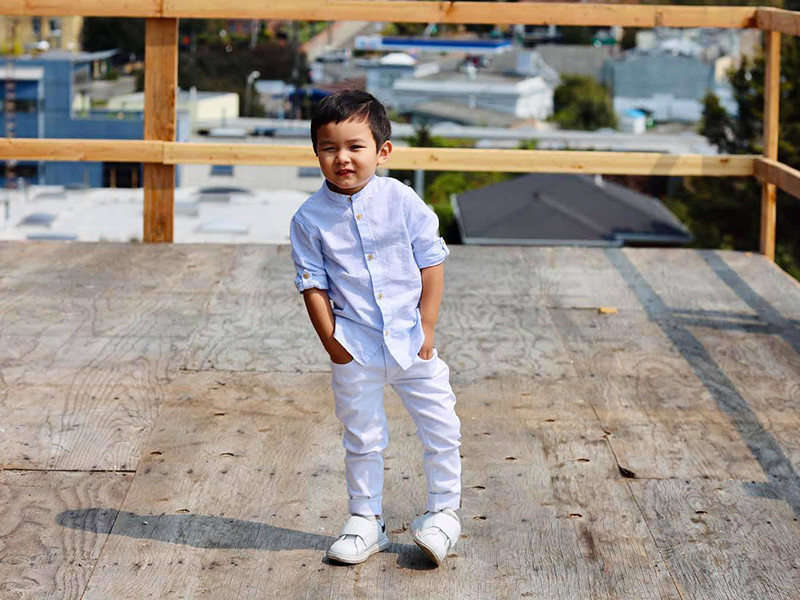 Từ khi mới 2 tuổi, con trai của Đan Trường - Thủy Tiên đã được bố mẹ đầu tư cho học ngoại ngữ.