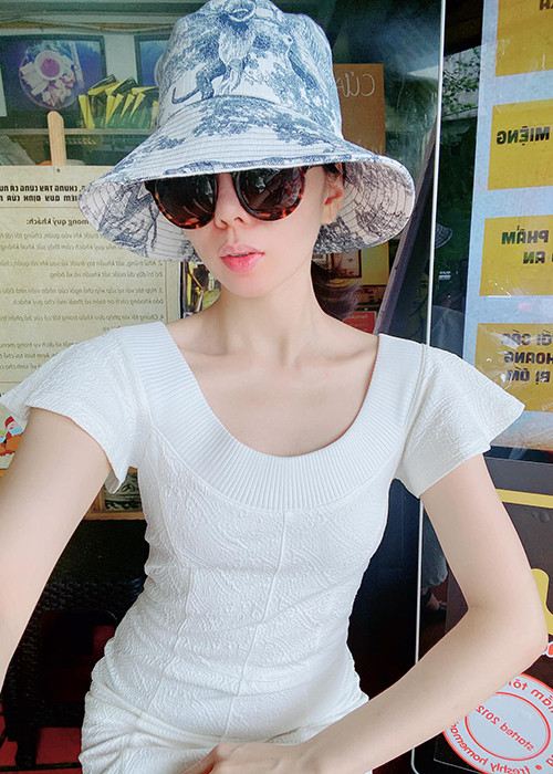 Nữ ca sĩ khoe khoảnh khắc đời thường không son phấn.