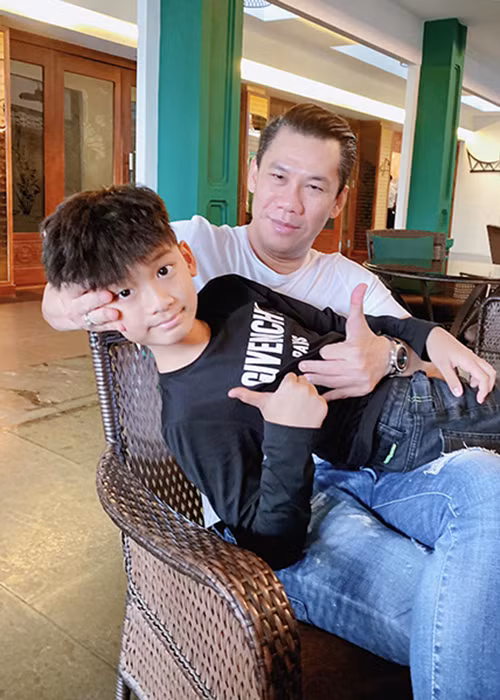 Ông chủ phòng trà Đức Huy hiện có cuộc sống bình yên.