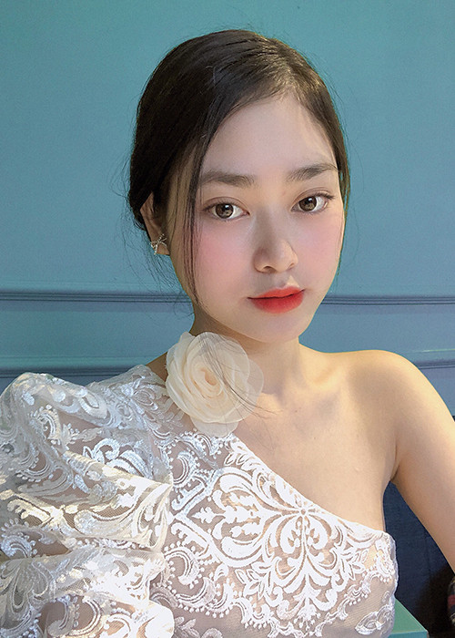 Hiện tại, không có nhiều thông tin về thí sinh Đặng Thị Lan Nhi. Xem video "Đỗ Mỹ Linh đăng quang Hoa hậu Việt Nam 2016". Nguồn VTC