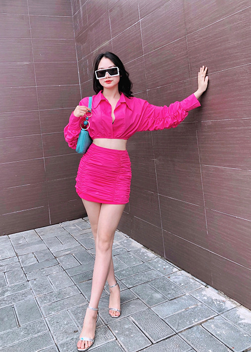 Lan Nhi sinh năm 2001, đến từ Nghệ An, là người mẫu lookbook tự do.