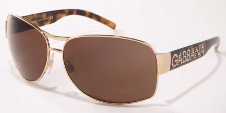 Đây là chiếc kính râm mang số hiệu DG2027B của thương hiệu Dolce &amp; Gabbana, Italia.