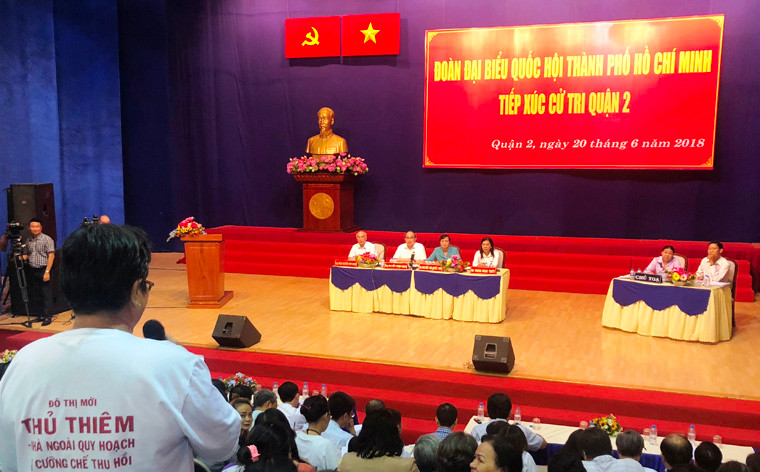 Toàn bộ ý kiến cử tri góp ý, đề xuất sẽ được báo cáo với Bí thư Thành ủy để đề nghị Bí thư tổ chức cuộc họp với Ban Thường vụ Thành ủy lắng nghe tất cả những kiến nghị của người dân để có biện pháp giải quyết cho người dân.