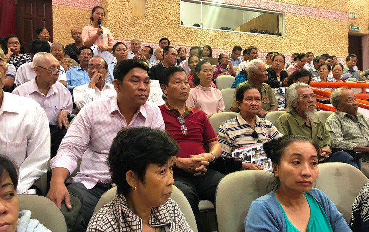 Tại đây, rất nhiều người dân Thủ Thiêm đã phát biểu bày tỏ sự bức xúc của gia đình mình liên quan đến dự án KĐT mới Thủ Thiêm. Tất cả những kiến nghị của người dân đều liên quan đến 4 vấn đề: Cơ sở pháp lý nào để TP thu hồi nhà đất của người dân để thực hiện KĐT mới Thủ Thiêm; chính sách, cơ sở lập hồ sơ đền bù cho người dân chưa được thỏa đáng;...