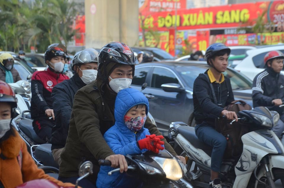 Trời tiết hơi se lạnh, nắng ráo trong ngày đầu tiên đi làm việc sau kỳ nghỉ Tết Nguyên đán.