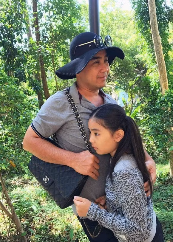 Bieu cam nhi nho khong dung hang cua MC Quyen Linh khien dan mang hung phan-Hinh-15