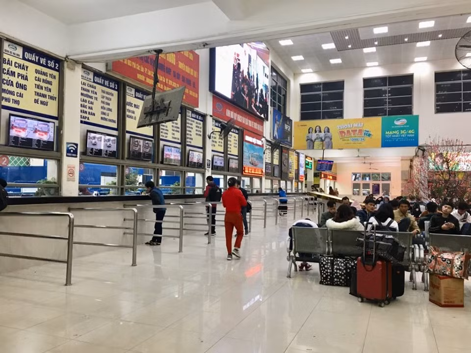 Ben xe My Dinh bat ngo vang khach trong nhung ngay giap Tet Nguyen dan-Hinh-2