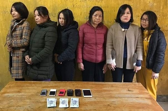 “Quý bà”, “quý cô” cầm đầu đường dây lô đề thu 200 triệu/ngày “Quy ba”, “quy co” cam dau duong day lo de thu 200 trieu/ngay