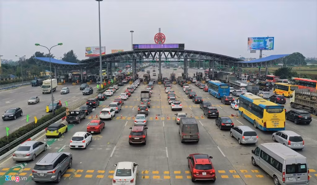 Ben xe dong nghit khach, cua ngo thu do Ha Noi te liet ngay giap Tet