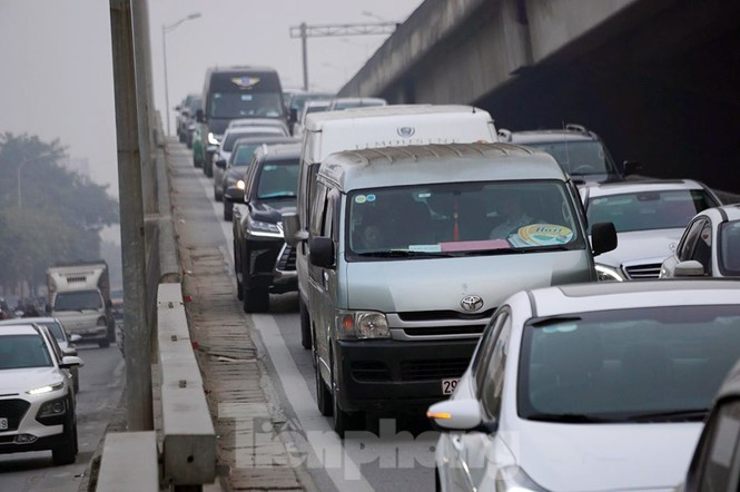 Ben xe dong nghit khach, cua ngo thu do Ha Noi te liet ngay giap Tet-Hinh-6