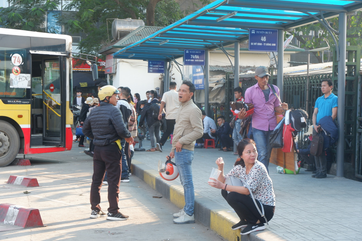 Ben xe dong nghit khach, cua ngo thu do Ha Noi te liet ngay giap Tet-Hinh-14