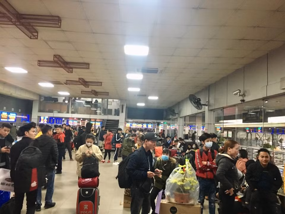 Ben xe dong nghit khach, cua ngo thu do Ha Noi te liet ngay giap Tet-Hinh-8