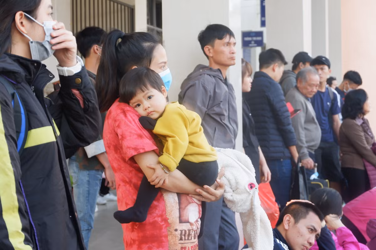 Ben xe dong nghit khach, cua ngo thu do Ha Noi te liet ngay giap Tet-Hinh-13