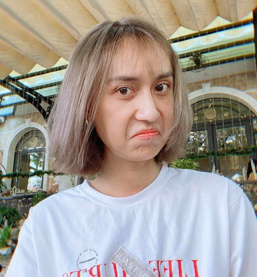 Giọng ca "Tạm biệt nhé" cũng công khai chia sẻ trước khán giả rằng mình có can thiệp thẩm mỹ để hoàn thiện vẻ ngoài. Cụ thể, anh có tiêm má baby, sửa mũi, nhấn mí... hết khoảng 200 triệu đồng.