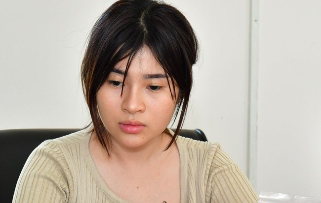 Nhan sac hot girl om gau bong van chuyen 3000 vien ma tuy vuot bien-Hinh-2