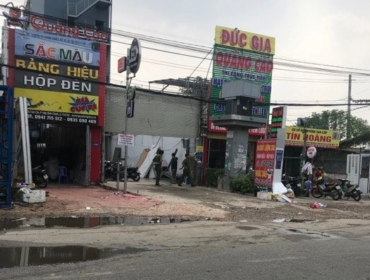 Đến 11h cùng ngày, cảnh sát buộc nổ súng chỉ thiên, khống chế Long và đưa về trụ sở điều tra. (Ảnh: Baovephapluat)