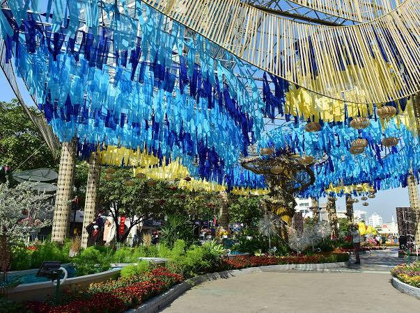 Một góc tại khu vực đường hoa Nguyễn Huệ.