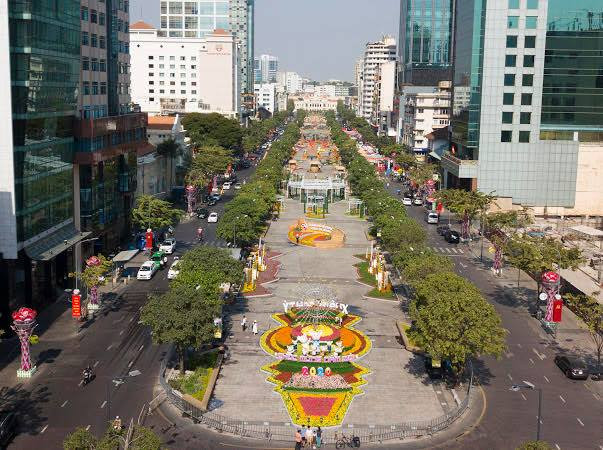 Đường hoa Xuân Canh Tý 2020 được thiết kế thành ba phần gồm: Xuân của đất trời - xuân của tình người, thành phố phát triển, thành phố hiện đại.