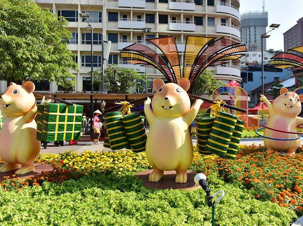 Năm Canh Tý nên linh vật đường hoa sẽ là các chú chuột được lấy cảm hứng từ tranh dân gian Đông Hồ.