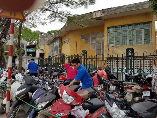 Nguoi dan Ha Noi bat ngo vi duoc trong giu xe mien phi ngay giap Tet