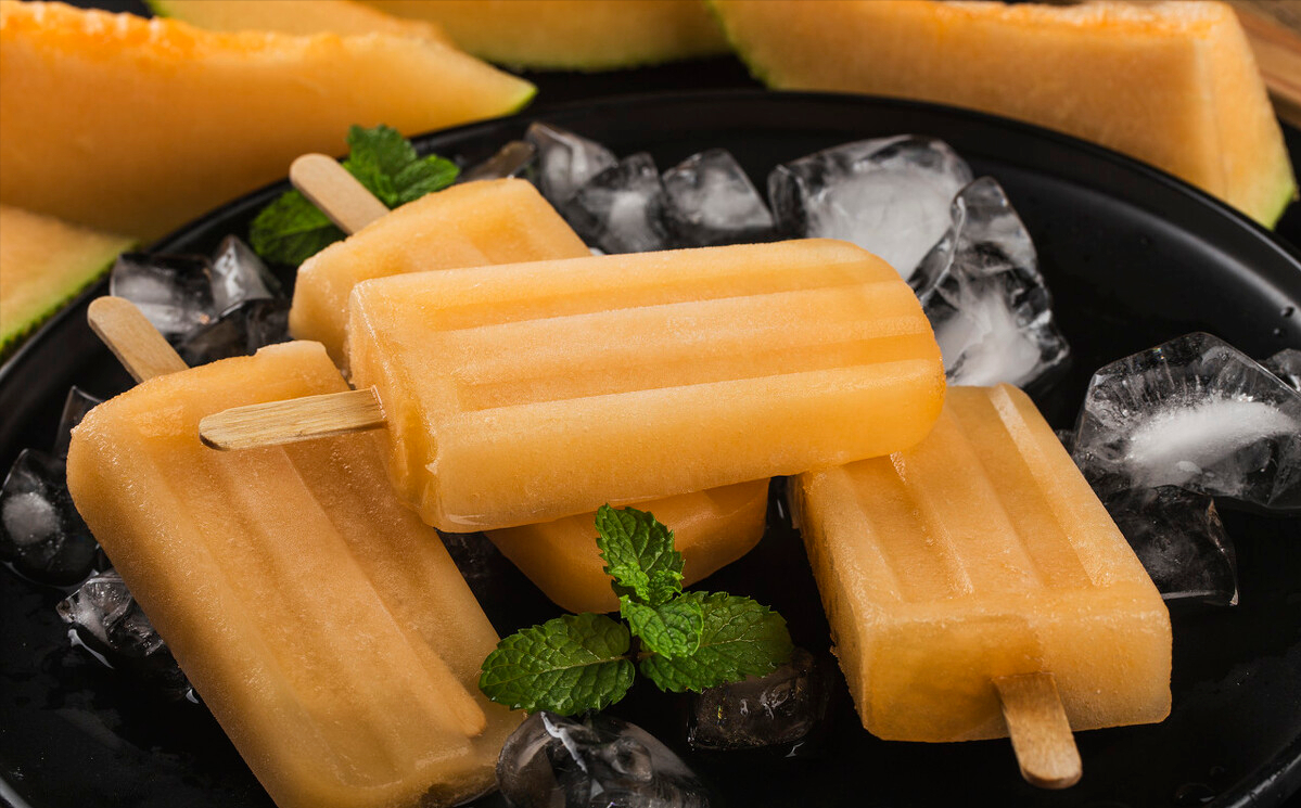 Bệnh đường tiêu hóa. Nền nhiệt luôn ở mức cao nên những thực phẩm như đồ uống lạnh, kem và dưa hấu đá rất được ưa chuộng. Tuy nhiên, theo quan điểm của Trung y, những thực phẩm này có tính hàn, chỉ nên ăn lượng vừa phải. Ăn quá nhiều có thể dẫn đến đau bụng, tiêu chảy.