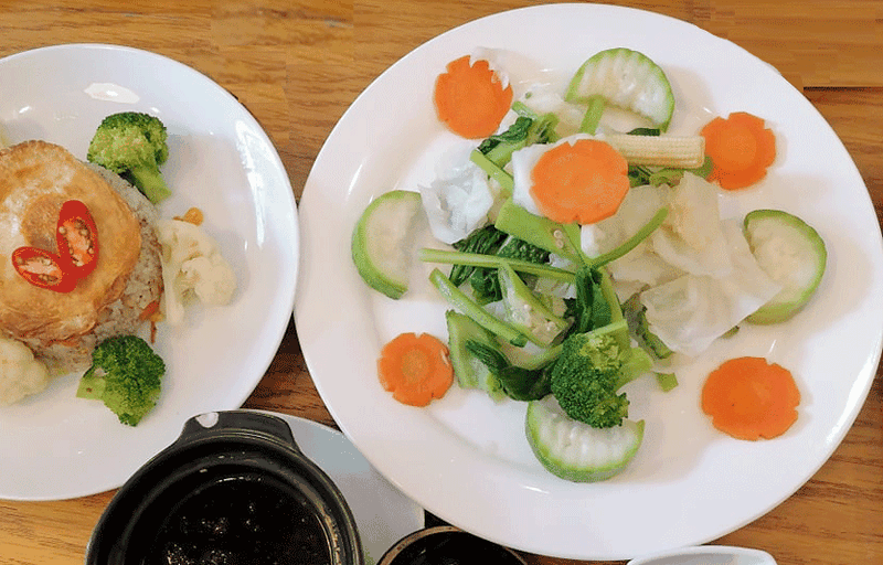 Cụ thể, ăn kiêng thời gian dài khiến lượng thức ăn nạp vào cơ thể quá ít, nhịn đói khiến niêm mạc dạ dày bị tổn thương. Bên cạnh đó, ăn kiêng còn khiến cơ thể suy dinh dưỡng, chức năng tiêu hóa suy giảm khiến khả năng chống chọi của cơ thể với bệnh tật không cao.