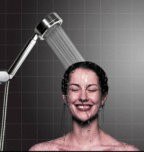 Khiến da dễ mọc mụn. Mọi người thường kết hợp rửa mặt dưới vòi sen lúc tắm để tiết kiệm thời gian. Tuy nhiên, đây không phải cách làm sạch tốt cho da của bạn. Thậm chí khiến tình trạng mọc mụn trở nên khó kiểm soát hơn.