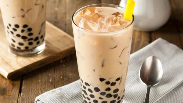 Khi được bác sĩ tư vấn, Tiểu Kim nhận thấy căn bệnh có liên quan đến sở thích uống trà sữa của mình. Đây là món khoái khẩu nên cô uống chúng mọi lúc. Thậm chí có ngày Kim uống trà sữa thay nước lọc.