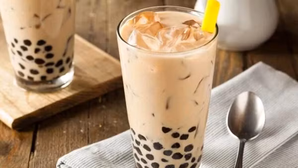 Khi được bác sĩ tư vấn, Tiểu Kim nhận thấy căn bệnh có liên quan đến sở thích uống trà sữa của mình. Đây là món khoái khẩu nên cô uống chúng mọi lúc. Thậm chí có ngày Kim uống trà sữa thay nước lọc.