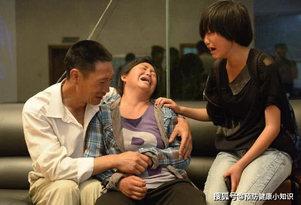 Nhận tin sét đánh, Hiểu Hạ suy sụp không tin vào tai mình. Mất khá nhiều thời gian cô mới có thể trấn tĩnh, chấp nhận điều trị theo phác đồ bác sĩ đưa ra. Dù vậy, sau 3 tháng điều trị, tình hình sức khỏe của Hiểu Hạ không hề tiến triển mà còn trầm trọng hơn. Cuối cùng, cô trút hơi thở cuối cùng trước sự tiếc thương của người thân.