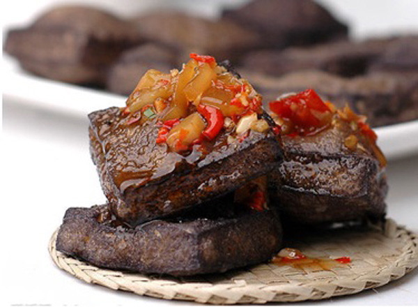 Thông qua trường hợp bệnh của Hiểu Hạ, bác sĩ cho biết thói quen ăn uống hàng ngày ảnh hưởng lớn đến sức khỏe lá gan. Chính vì vậy, bạn nên cẩn trọng lựa chọn thực phẩm, tránh ăn những loại dưới đây.