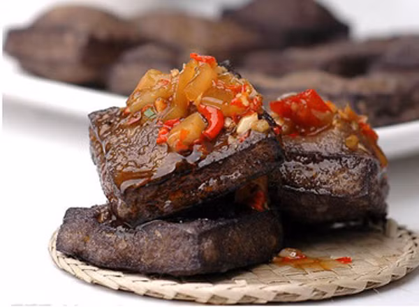 Thông qua trường hợp bệnh của Hiểu Hạ, bác sĩ cho biết thói quen ăn uống hàng ngày ảnh hưởng lớn đến sức khỏe lá gan. Chính vì vậy, bạn nên cẩn trọng lựa chọn thực phẩm, tránh ăn những loại dưới đây.