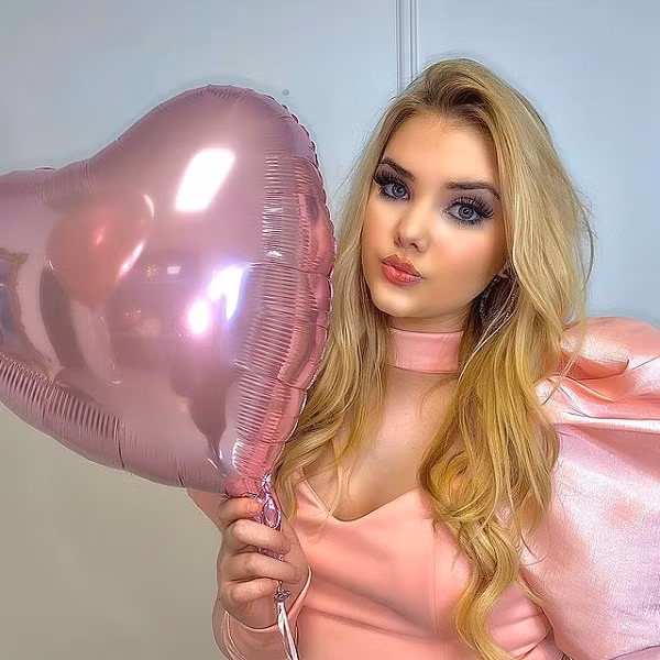 Nổi tiếng quá sớm, chịu áp lực từ dư luận nhiều người lo ngại cô gái nhỏ Eden Wood khó có thể giữ phong độ trong thời gian dài.