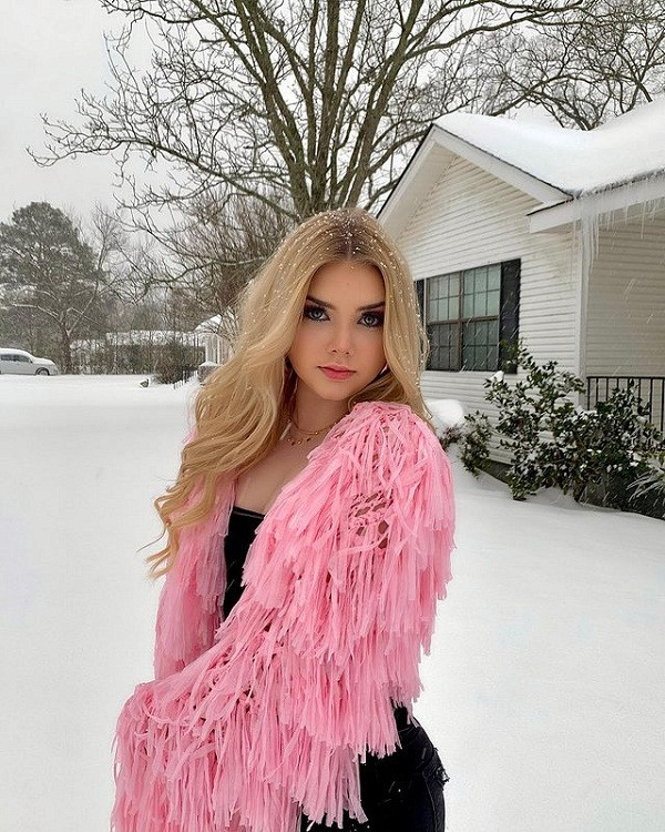 Vậy nhưng, không giống như những ngôi sao nhí sớm nở chóng tàn, Eden Wood không ngủ quên trên chiến thắng. Cô luôn nỗ lực hết sức trong học tập lẫn nghệ thuật.