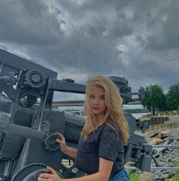 Nhiều người trước đây lo lắng việc lạm dụng hóa chất làm đẹp sẽ khiến nhan sắc của cô bé xuống cấp. Vậy nhưng, nhìn vào nhan sắc tuổi vị thành niên của Eden mọi người có thể thở phào nhẹ nhõm.