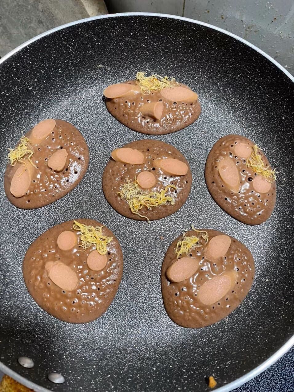 Theo kế hoạch, đây là món bánh Đô rê mon.