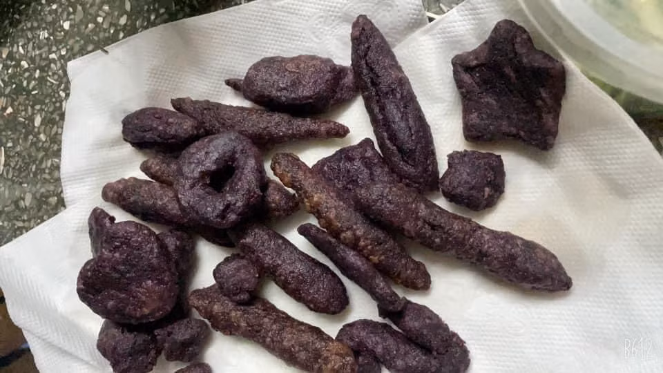 Giãn cách ở nhà với con, chị em tranh thủ trổ tài nấu nướng, bao nhiêu cao lương mỹ vị nấu ra mà con nằng nặc không ăn, đến khi xem ảnh mới hiểu lý do.