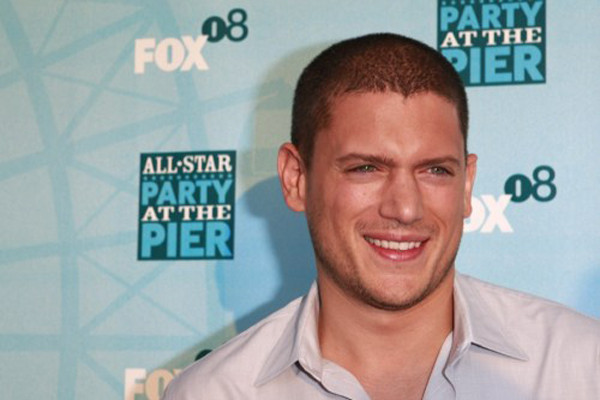 Wentworth Miller. Nam diễn viên người Anh, sinh năm 1972. Anh nổi tiếng với vai chính trong bộ phim truyền hình ăn khách “Vượt ngục” (Prison Break). Nhờ vai diễn này, sự nghiệp của Wentworth Miller phát triển tốt, đoạt nhiều giải thưởng danh giá như “Quả cầu vàng” cho hạng mục “Nam diễn viên xuất sắc ở thể loại phim truyền hình”.