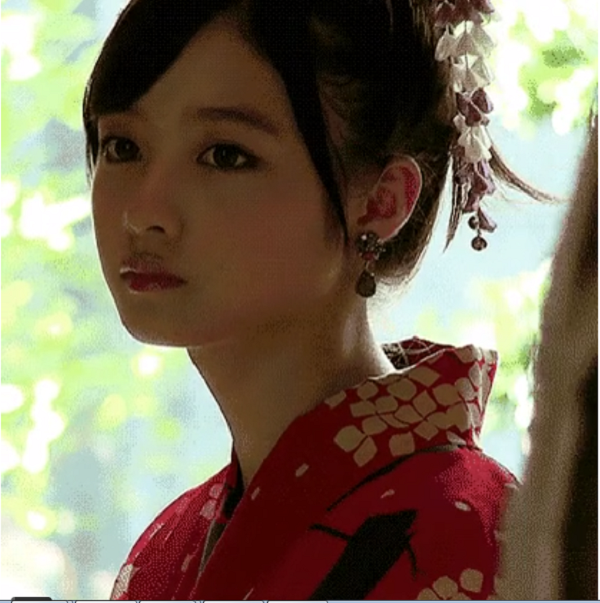 Ở thời kỳ đỉnh cao nhan sắc, dù trang điểm nhẹ nhàng, tự nhiên hay gợi cảm quyến rũ, Hashimoto đều cuốn hút mọi ánh nhìn.