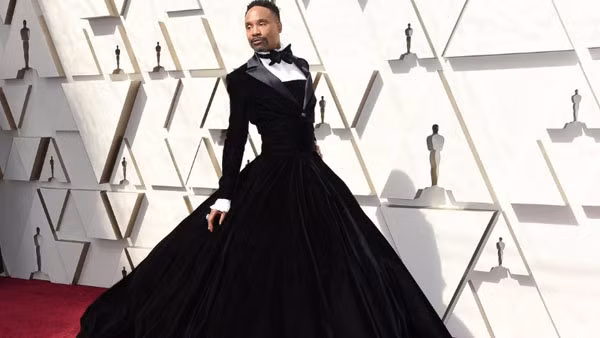 Với vẻ ngoài táo bạo này, Porter được ví như ngôi sao của bầu trời đêm. Nam diễn viên cũng là một trong những người đi đầu về xu hướng thời trang mới mẻ, mang thông điệp ý nghĩa về giới tính.