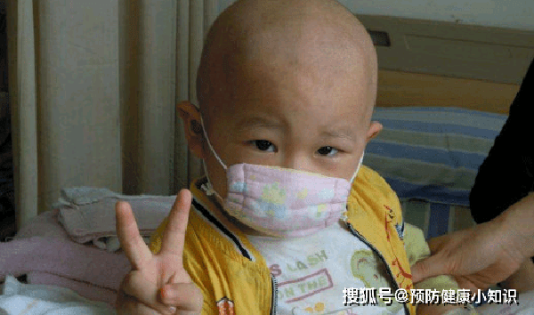 Trang Sohu thông tin, Trung Quốc mỗi năm ghi nhận khoảng 40.000 ca ung thư máu mắc mới. Đáng buồn là một nửa số đó là trẻ em từ 2-7 tuổi. Điều này khiến nhiều người nghĩ căn bệnh “thích” trẻ em song không hẳn vậy.