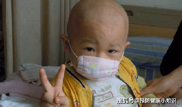 Trang Sohu thông tin, Trung Quốc mỗi năm ghi nhận khoảng 40.000 ca ung thư máu mắc mới. Đáng buồn là một nửa số đó là trẻ em từ 2-7 tuổi. Điều này khiến nhiều người nghĩ căn bệnh “thích” trẻ em song không hẳn vậy.