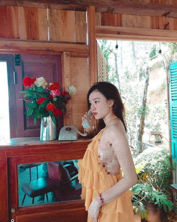 Với những items khoét hở vùng ngực, Triệu Vân phô diễn vòng 1 với bàn dân thiên hạ một cách “có tính toán”.