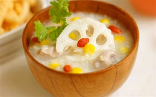 Nhìn chung, củ sen 7 lỗ ăn không có độ giòn nên thích hợp để nấu canh, hầm lấy nước dùng.