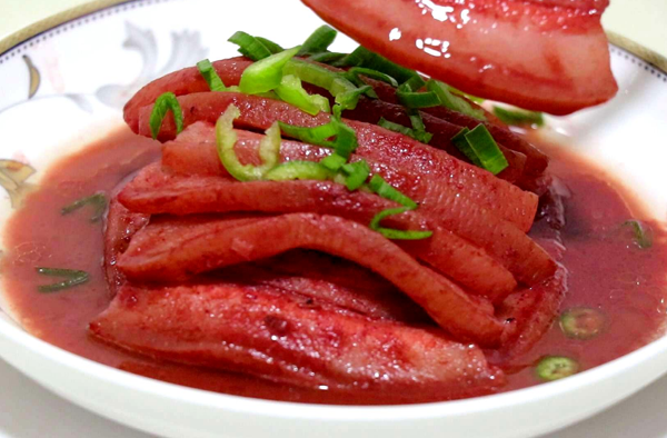 An mon yeu thich, chu quan lien tuc bi nhoi mau nao-Hinh-2